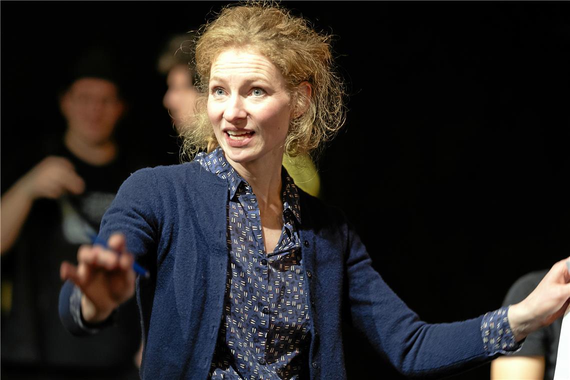 Vorhang auf: Welttheatertag im Raum Backnang Juliane Putzmann leitet das Bandhaus-Theater und führt auch Regie. Foto: Alexander Becher