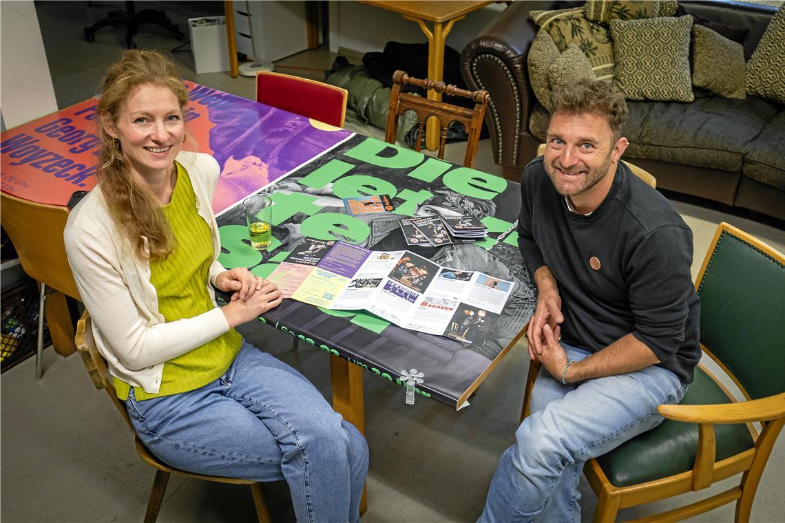 Das Herbstprogramm im Backnanger Bandhaus beginnt Juliane Putzmann und Jakob Dambacher-Walesch freuen sich auf das Programm im Herbst und Winter. Foto: Alexander Becher