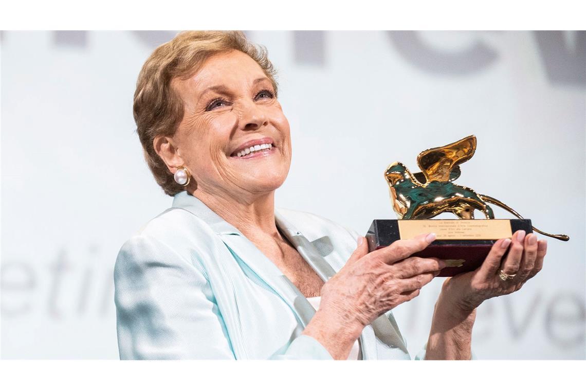 Julie Andrews - inzwischen 89 - wurde als Mary Poppins und mit dem Film-Musical "The Sound of Music" weltbekannt. 2019 erhielt sie in Venedig bei den Filmfestspielen einen Ehrenpreis.