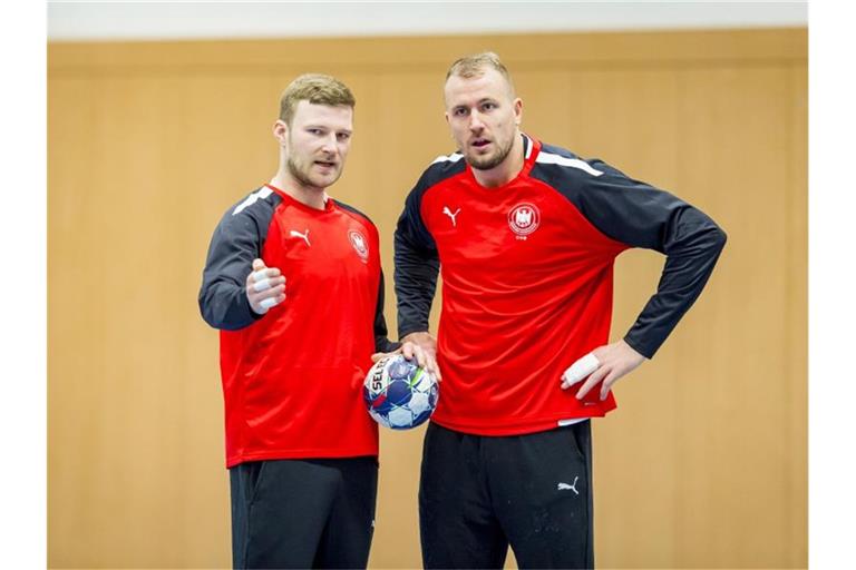 Julius Kühn (l) bei der EM-Vorbereitung mit Philipp Weber. Foto: Sascha Klahn/dpa