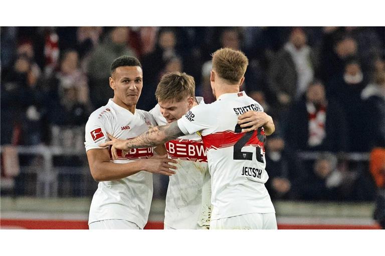 Jung, dynamisch, schnell und konsequent: der juvenile Dreierriegel des VfB Stuttgar