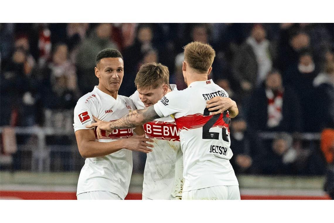 Jung, dynamisch, schnell und konsequent: der juvenile Dreierriegel des VfB Stuttgar