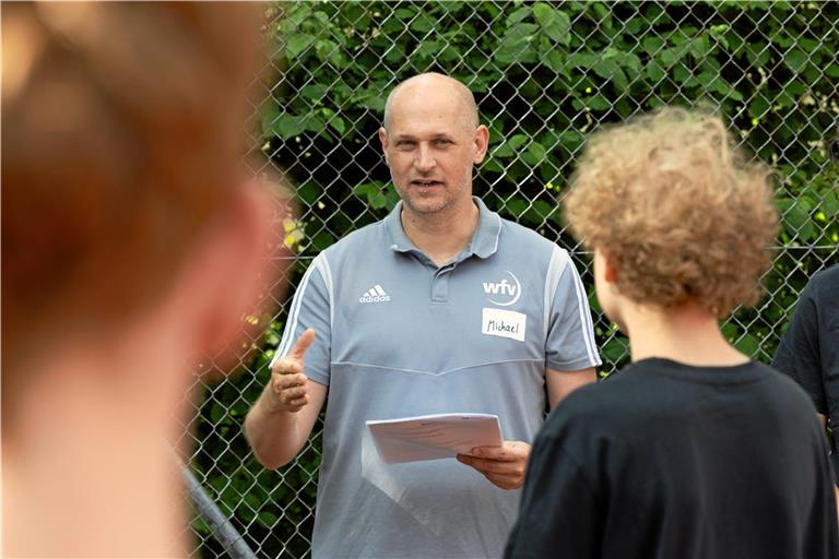 Junge Menschen für den Schiedsrichterjob zu begeistern, das ist und bleibt für Michael Keller eine wichtige Aufgabe. Foto: Alexander Becher