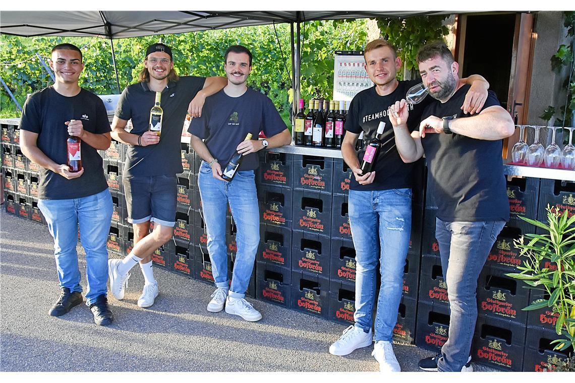 Jungwinzer Marco Holzwarth (zweiter von rechts) und sein Team stimmten das Progr...