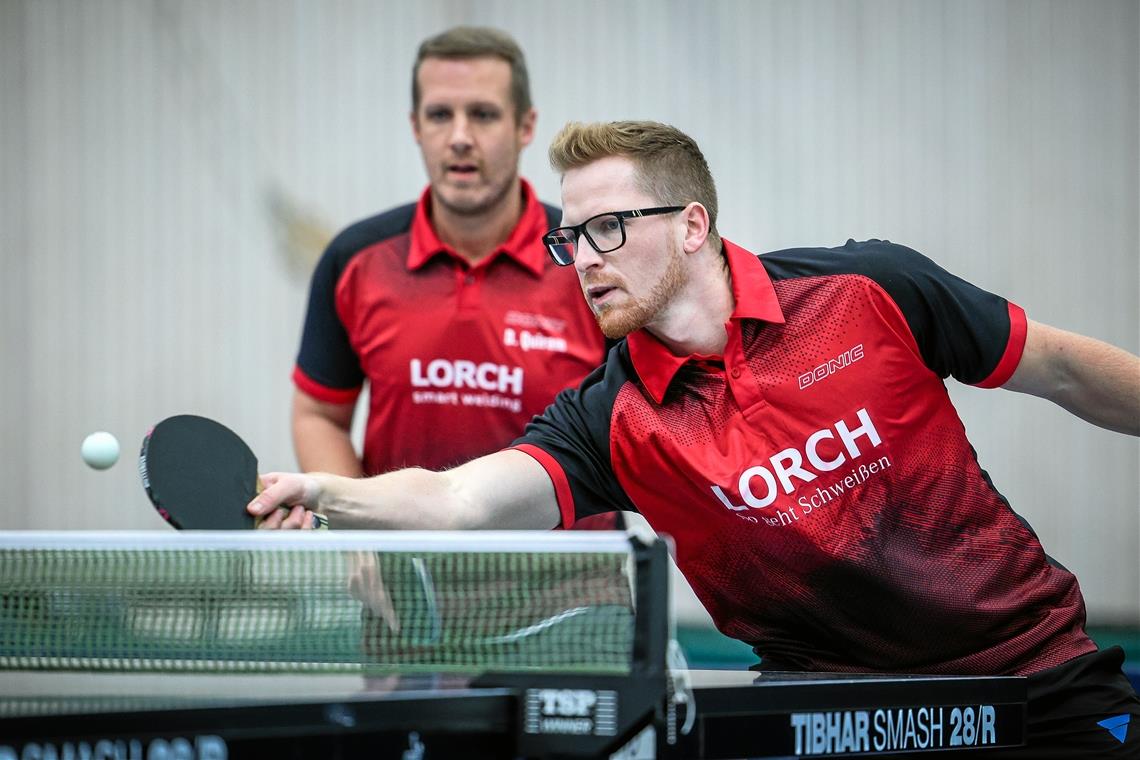 TSV Oberbrüden mischt trotz kalter Halle vorne mit Juraj Zatko (vorne) und Daniel Quiram haben alle drei Doppelspiele gewonnen. Foto: Alexander Becher