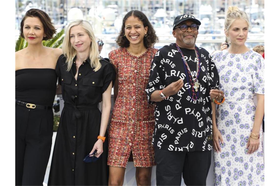 Jury-Präsident Spike Lee mit den Jurymitgliedern Maggie Gyllenhaal (l-r) Jessica Hausner, Mati Diop und Melanie Laurent. Foto: Vianney Le Caer/Invision/AP/dpa