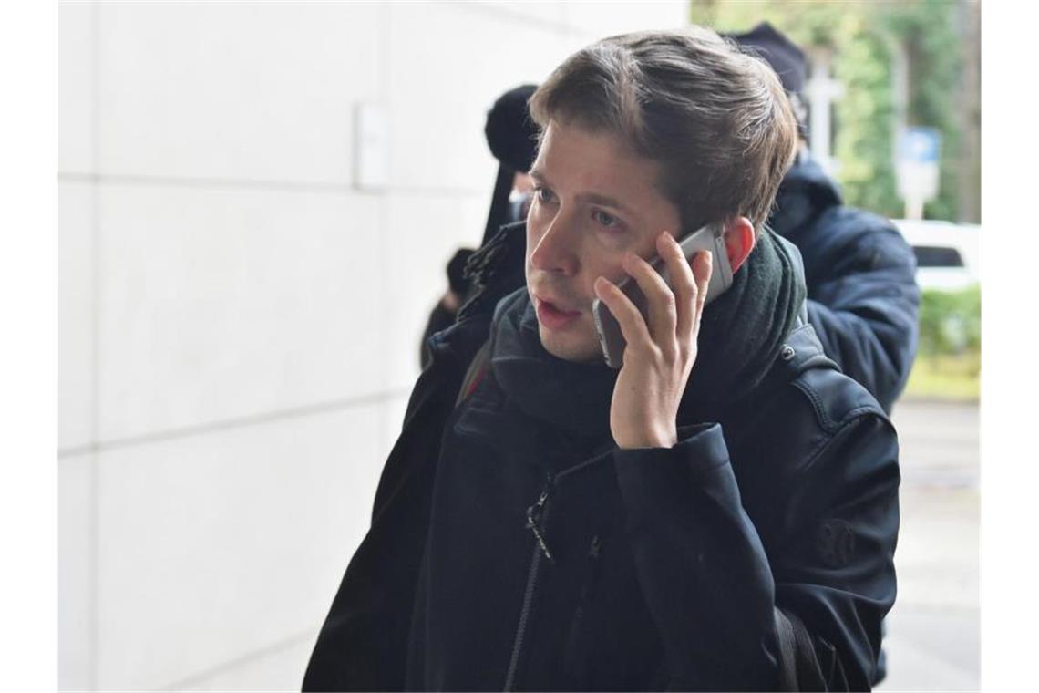 Juso-Chef Kevin Kühnert auf dem Weg ins Willy-Brandt-Haus. Foto: Sven Braun/dpa