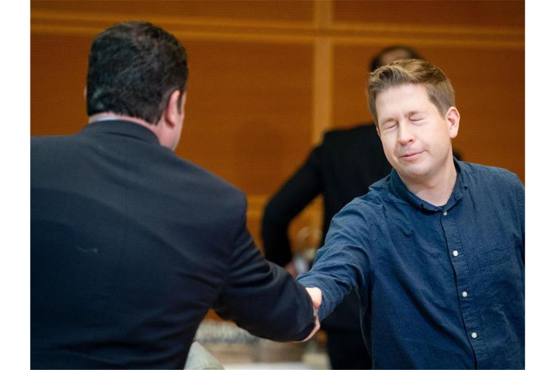 Juso-Chef Kevin Kühnert (r.) tritt bei der Wahl der stellvertretenden SPD-Vorsitzenden möglicherweise gegen Arbeitsminister Hubertus Heil an. Foto: Kay Nietfeld/dpa