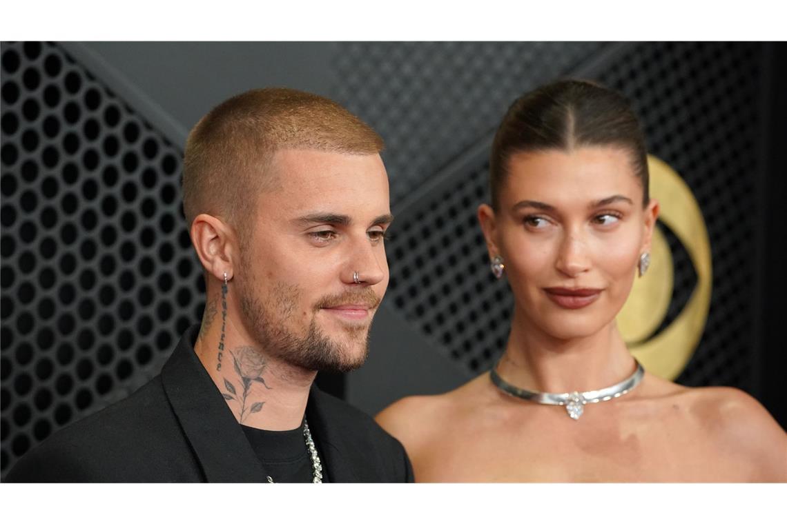 Justin Bieber (l) und Hailey Bieber kommen zu den 68. Grammy Awards.
