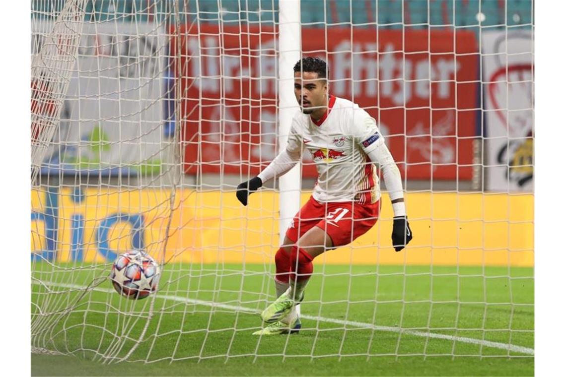 Leipzig im Achtelfinale: RB besiegt Manchester United Justin Kluivert jubelt nach seinem Tor zum 3:0 für RB Leipzig im Spiel gegen Manchester United. Foto: Jan Woitas/dpa-Zentralbild/dpa