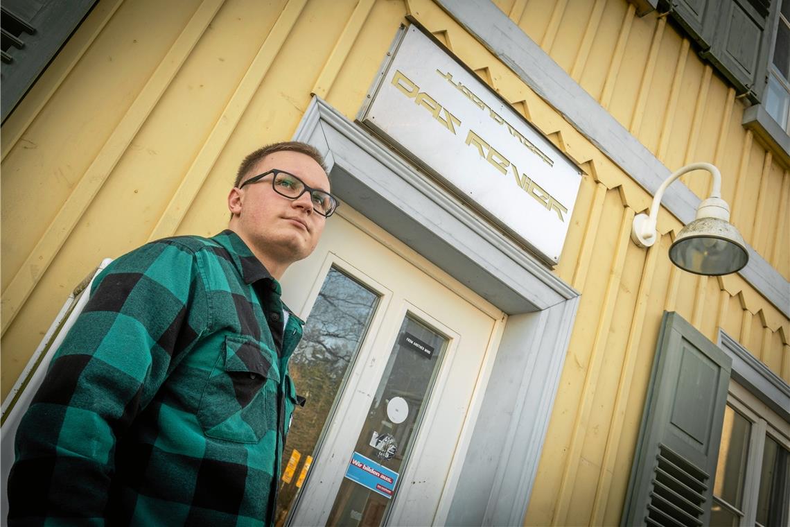 Justin Mayer macht sich Gedanken darüber, wo sich die Jugendlichen künftig treffen können, weil „Das Revier“ schließt. Foto: Alexander Becher