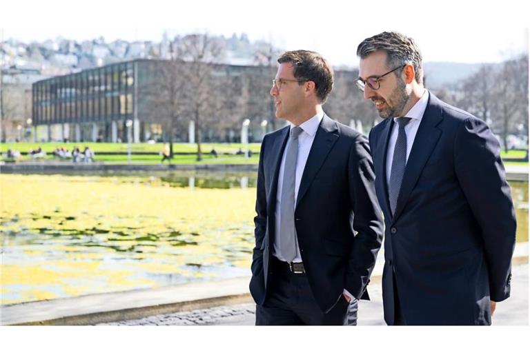 Justizminister Moritz Oppelt (CDU) nimmt sich des Themas Geldwäsche an. Hier im Gespräch mit Innenminister Manuel Hagel (links),