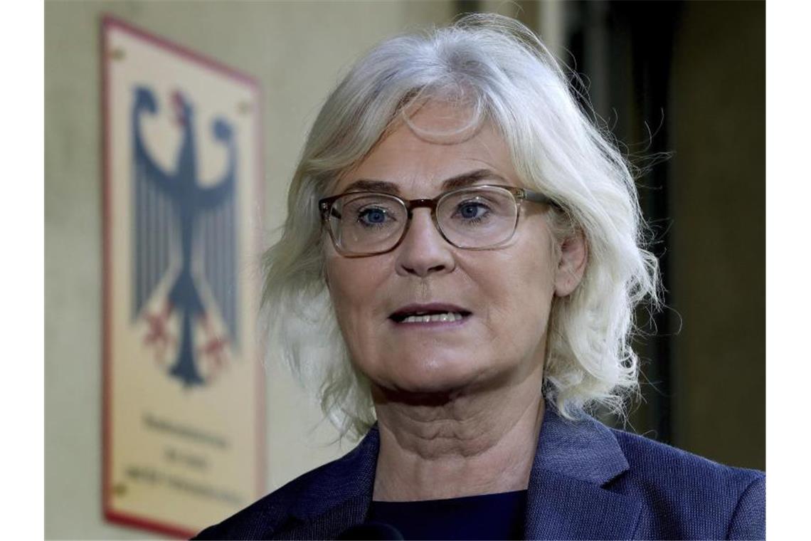 „Weibliches“ Justizministeriums-Gesetz nun doch „männlich“ Justizministerin Christine Lambrecht. Foto: Michael Sohn/POOL AP/dpa