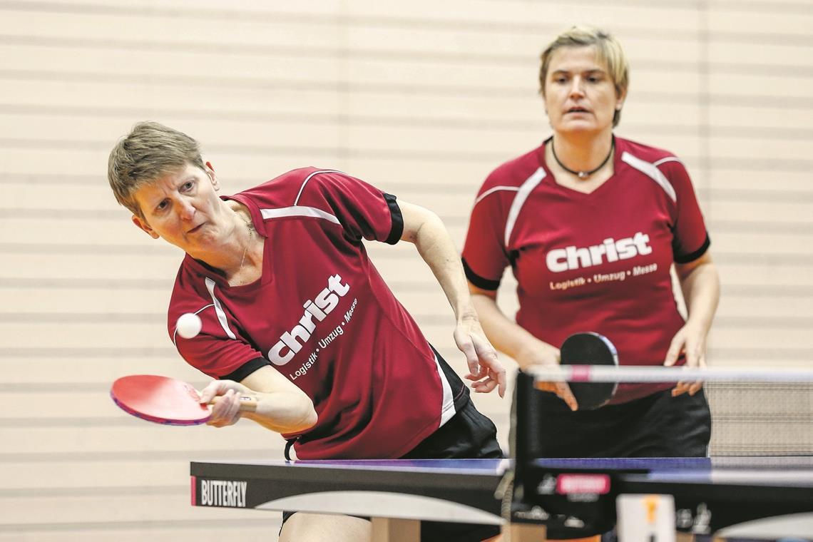 Jutta Ernst (links) und Andrea Winter müssen mit Burgstetten auswärts ran. Foto: A. Becher