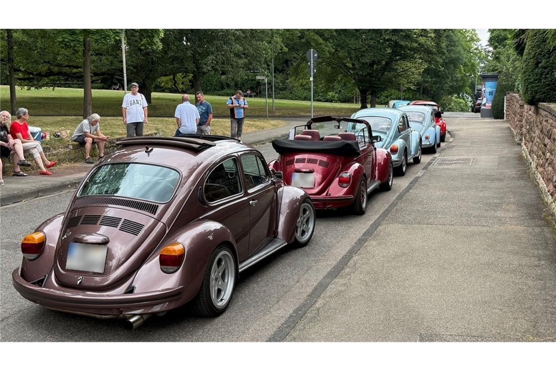VW-Käfer-Fans feiern den neunzigsten Geburtstag des Prototyps Käfer verschiedenster Farben, Baureihen und Ausführungen: Das Fahrzeug wurde von 1938 bis 2003 gebaut, in Deutschland bis 1978.