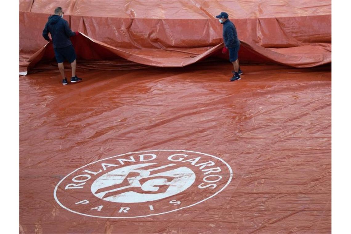 Kälte und Regen bei den French Open. Foto: Benoit Doppagne/BELGA/dpa