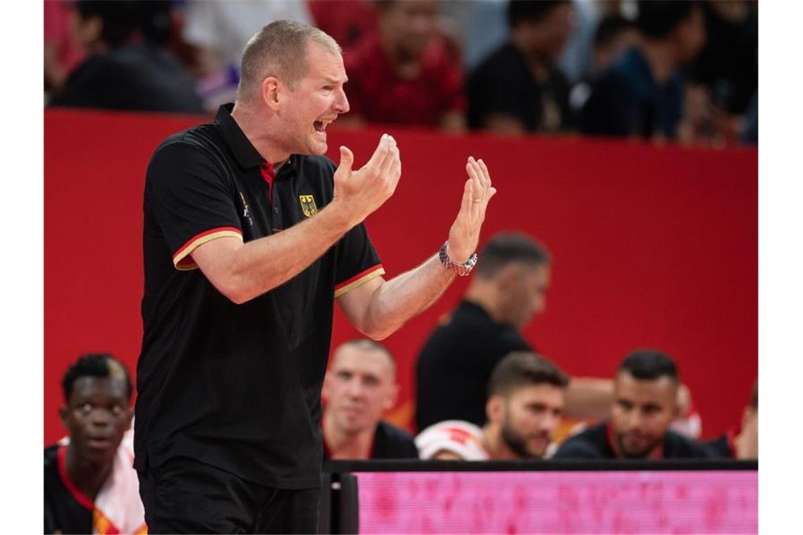 DBB-Team gegen Senegal favorisiert - „Klares Ziel“ Olympia Kämpft mit dem DBB-Team um die Olympia-Quali: Trainer Henrik Rödl. Foto: Swen Pförtner