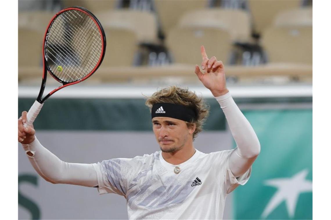 Kämpfte sich über fünf Sätze in die dritte Runde in Paris: Alexander Zverev. Foto: Christophe Ena/AP/dpa