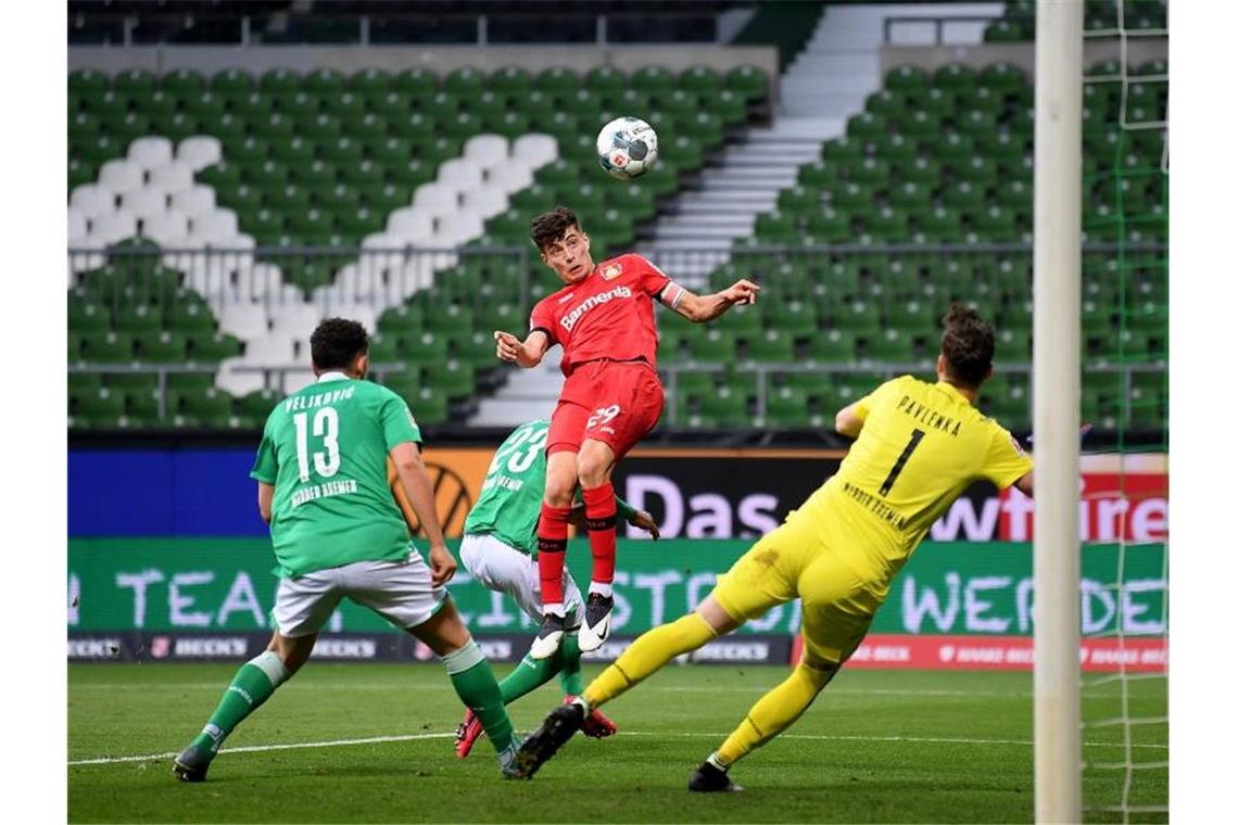 Kai Havertz (M) legte mit zwei Toren den Grundstein zu Leverkusens Sieg in Bremen. Foto: Stuart Franklin/Getty-Pool/dpa