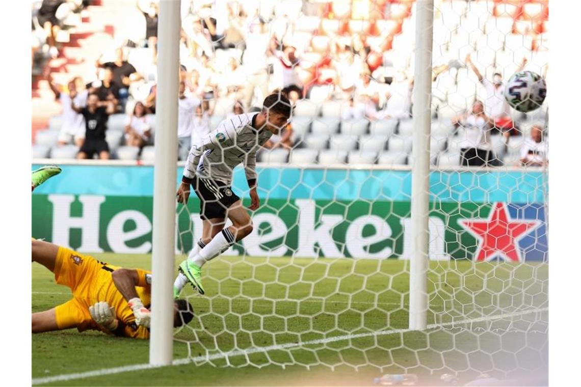 „Magischer“ Gosens führt DFB-Elf zum 4:2-Sieg Kai Havertz (r) machte ein richtig starkes Spiel. Foto: Christian Charisius/dpa