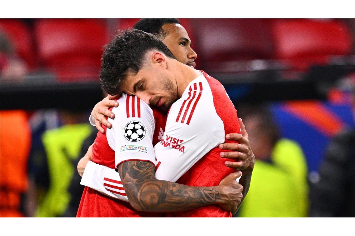 Kai Havertz tröstete Teamkollege Gabriel, nachdem dieser den entscheidenden Elfmeter verschossen hatte.