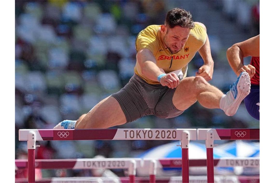 Kai Kazmirek beim Hürdensprint. Foto: Michael Kappeler/dpa