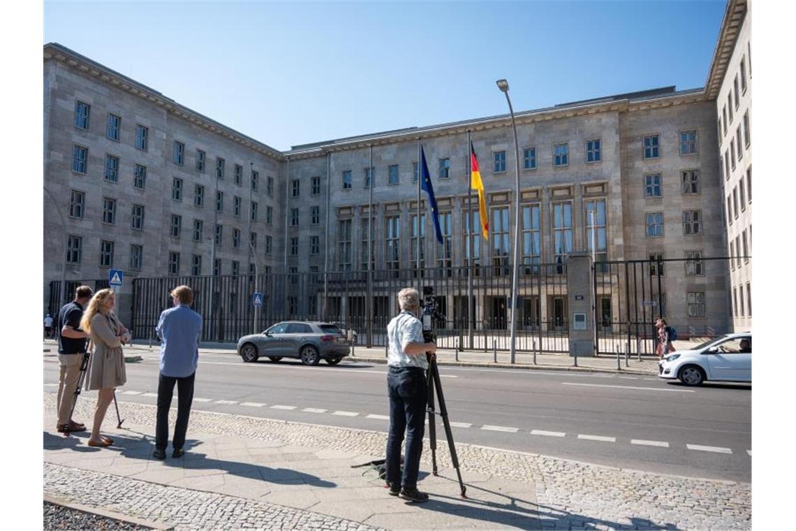 Nach Razzia im Finanzministerium: Scholz gerät unter Druck