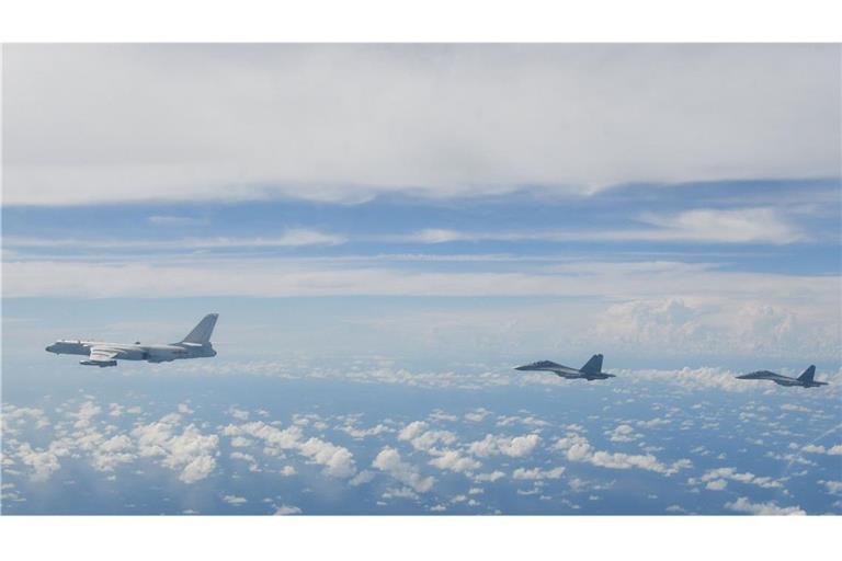 Kampfflugzeuge des chinesischen Militärs führen während gemeinsamer Kampfübungen um die Insel Taiwan Operationen durch. (Archivbild)