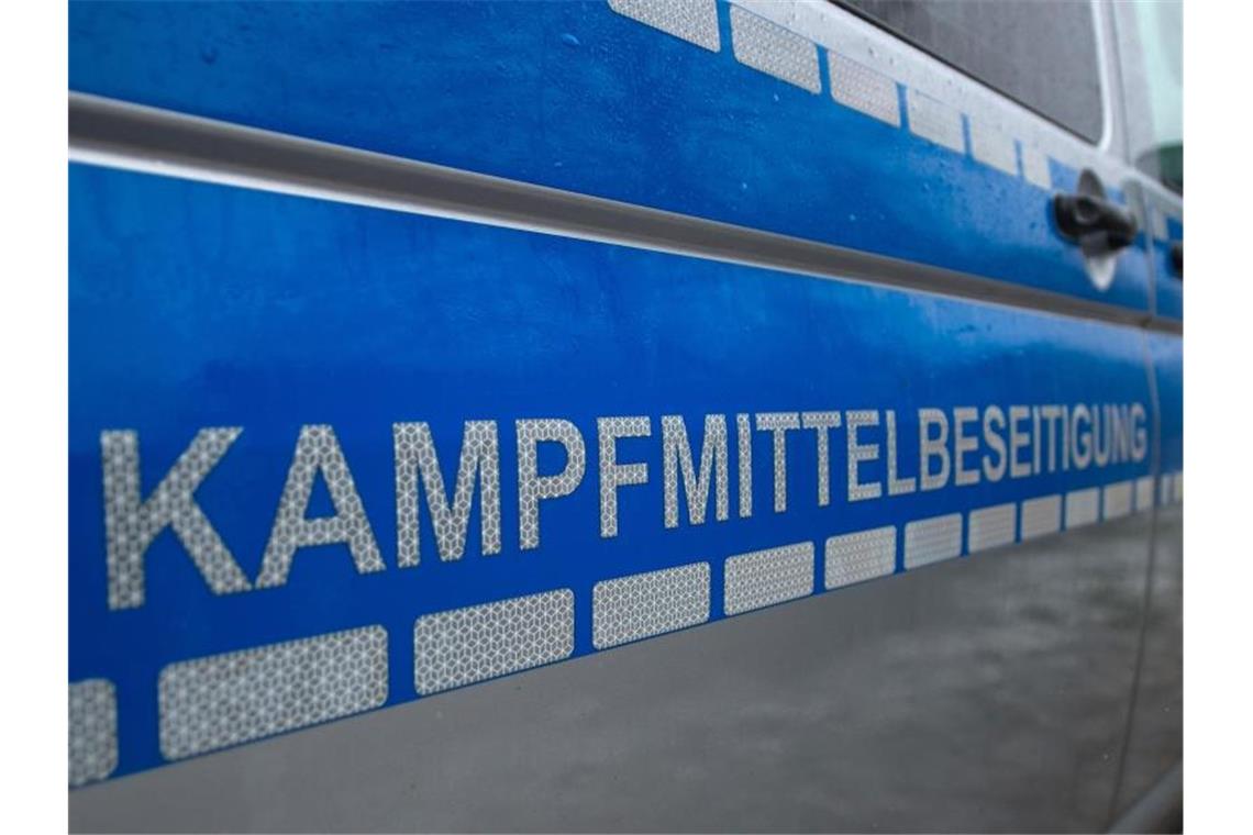 Kampfmittelbeseitigungsdienst barg rund 41 Tonnen Munition „Kampfmittelbeseitigung“ steht auf einem Fahrzeug vom Kampfmittelbeseitigungsdienst. Foto: Philipp Schulze/dpa/Archivbild