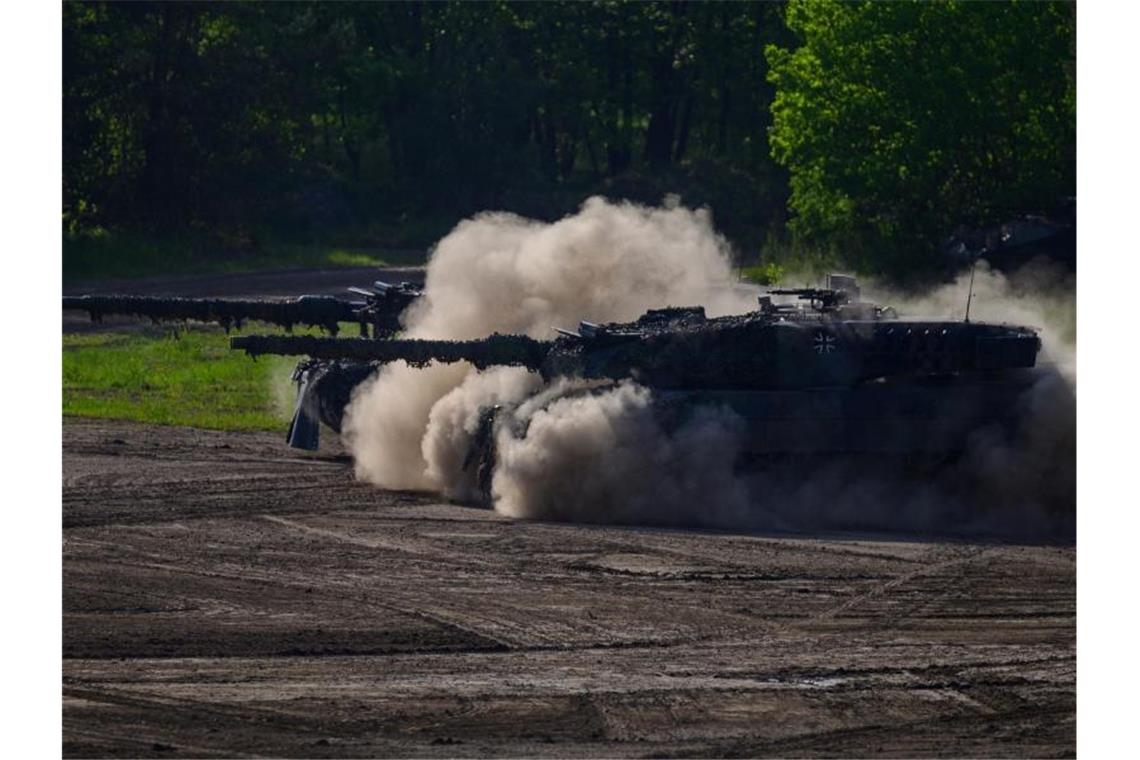 Ampel genehmigt Rüstungsexporte in Milliardenhöhe Kampfpanzer der Bundeswehr vom Typ Leopard 2A6 (Symbolbild). Foto: Philipp Schulze/dpa