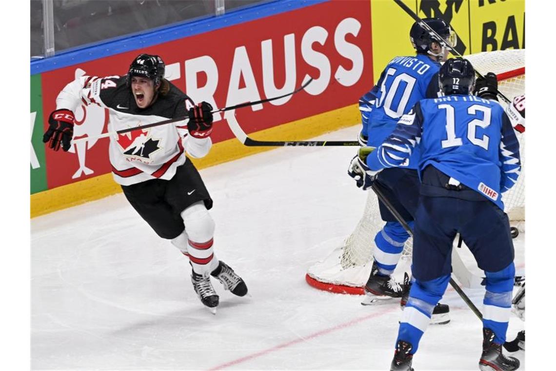 Nach historisch schwachem Start: Kanada triumphiert bei WM Kanadas Maxime Comtois (l) feiert nach seinem Treffer zum 1:1-Ausgleich. Foto: Jussi Nukari/Lehtikuva/dpa