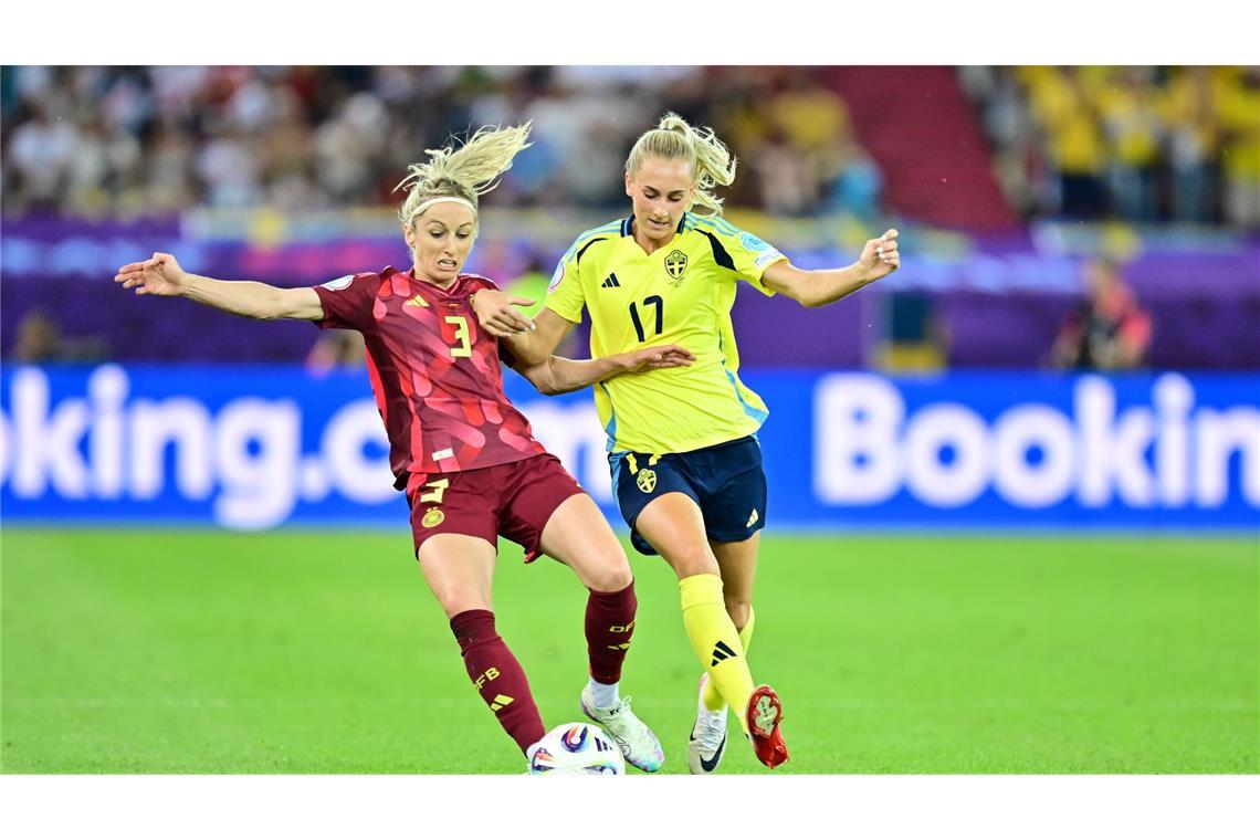 Kandidatin für die Startelf gegen Frankreich: Verteidigerin Kathrin Hendrich (l.).