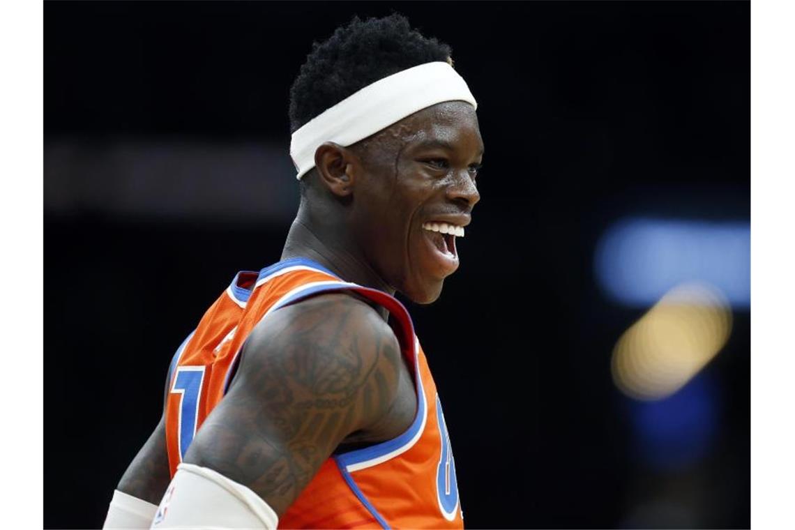 Kann darauf hoffen, bald wieder trainieren zu können: Dennis Schröder von Oklahoma City Thunder. Foto: Michael Dwyer/AP/dpa