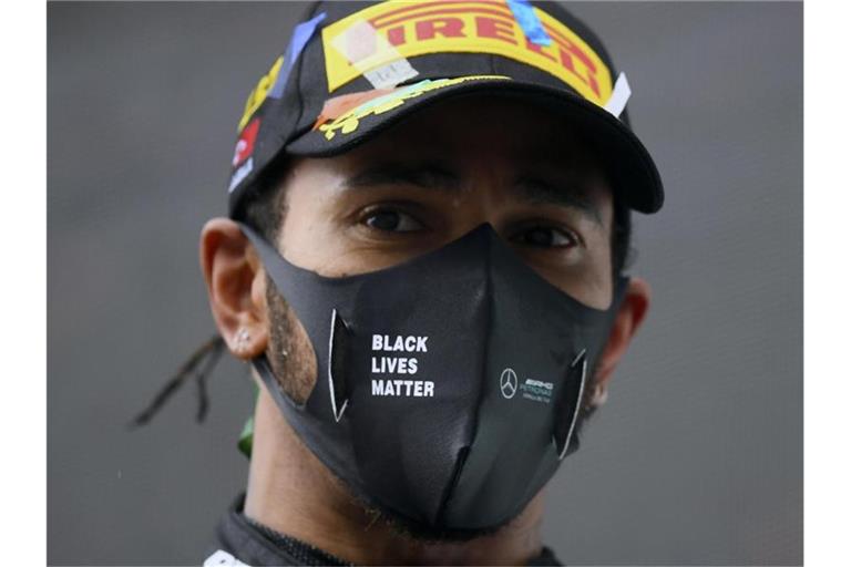 Kann in Abu Dhabi an den Start gehen: Mercedes-Pilot Lewis Hamilton. Foto: Clive Mason/POOL Getty/AP/dpa