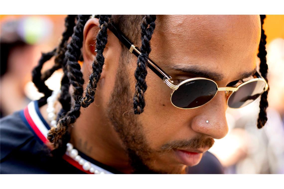 Jetzt in Rot: Hamiltons Neubeginn mit 40 Jahren Kann Lewis Hamilton noch mal den Titel holen?
