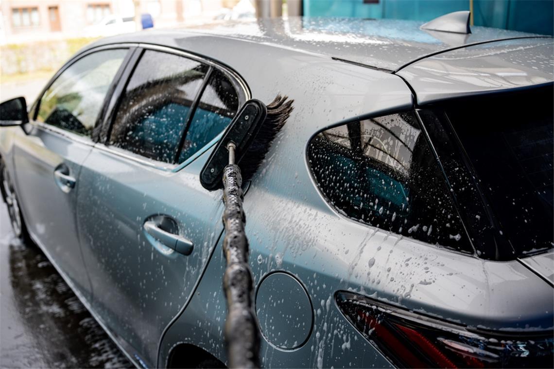 1. Mai: Darf man das Auto von Hand waschen?