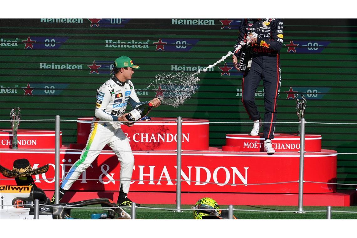 Buhrufe als Vorgeschmack? - Norris' Kampf als WM-Führender Kann Max Verstappen (r.) den Rückstand im WM-Kampf noch aufholen?
