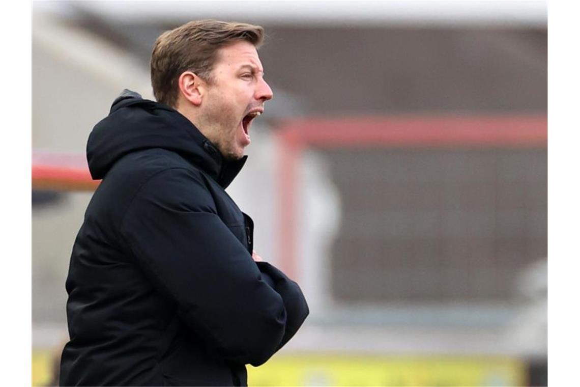 Werder kann in Bielefeld sichere Distanz schaffen Kann mit Bremen einen großen Schritt Richtung Klassenerhalt machen: Werder-Coach Florian Kohfeldt. Foto: Rolf Vennenbernd/dpa