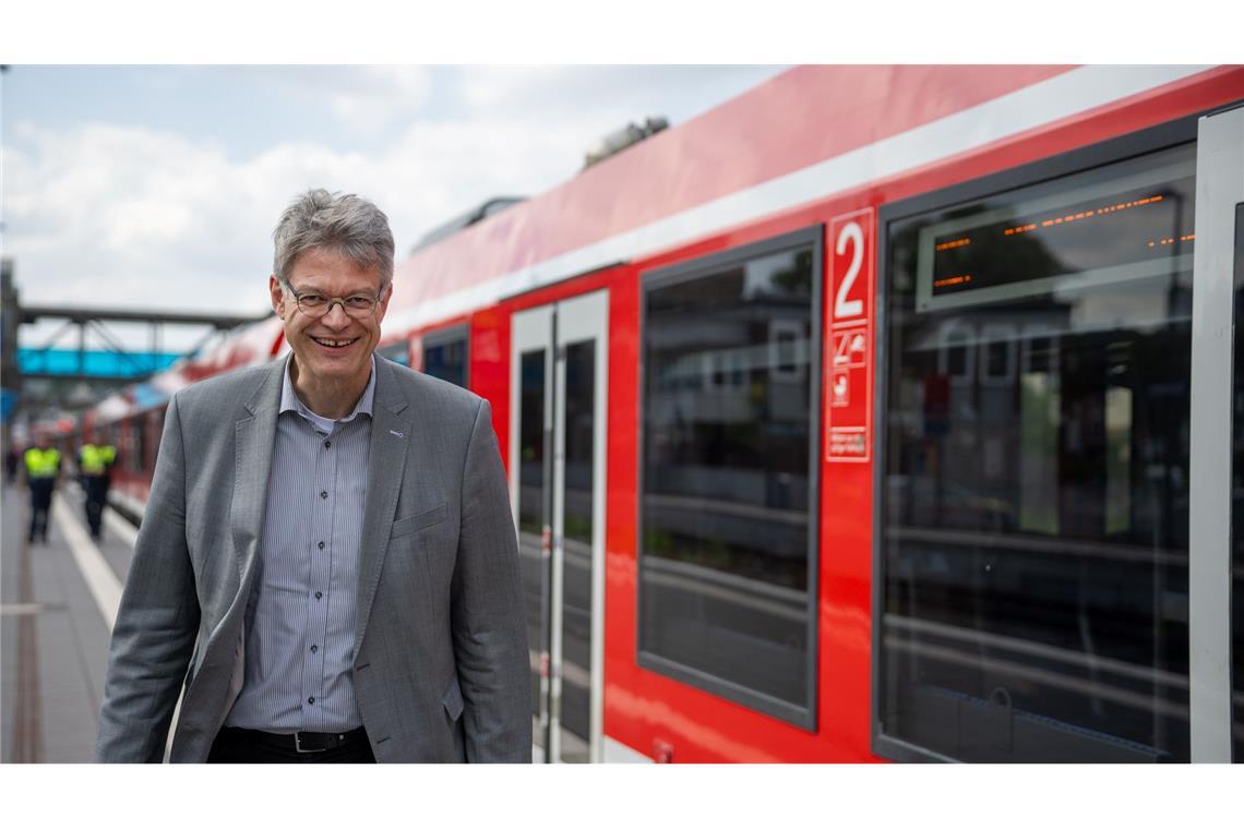 Wer übernimmt bei der Bahn? Ein Kandidat steht bereits fest Kann mit dem Bahnverkehr in Deutschland nicht zufrieden sein: Bundesverkehrsminister Patrick Schnieder (CDU). (Archivbild)