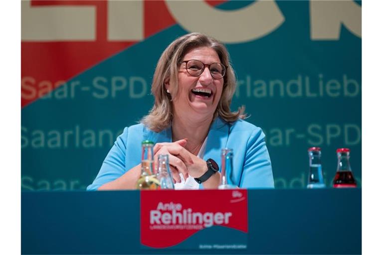 Kann mit den Umfrageergebnissen zufrieden sein. Die Spitzenkandidatin der SPD: Anke Rehlinger. Foto: Oliver Dietze/dpa