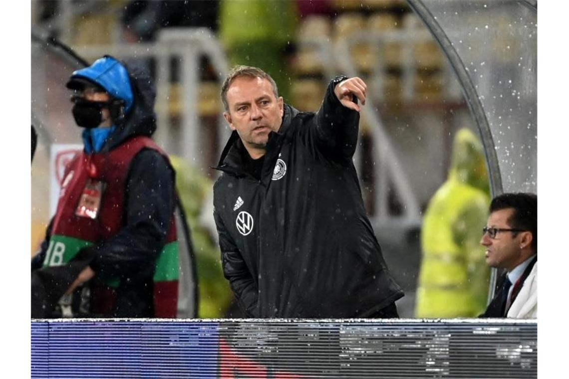 Hansi Flick: „Mit dieser Mentalität ist einiges machbar“ Kann seinen Fokus schon Richtung WM in Katar wenden: Bundestrainer Hansi Flick. Foto: Federico Gambarini/dpa