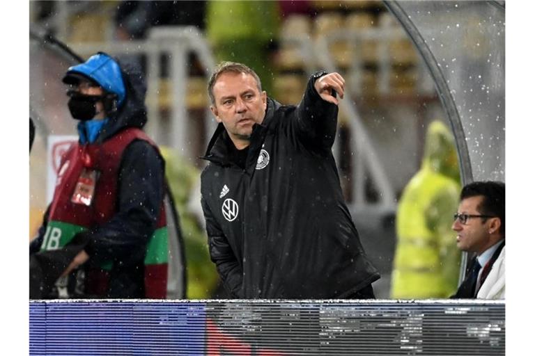 Kann seinen Fokus schon Richtung WM in Katar wenden: Bundestrainer Hansi Flick. Foto: Federico Gambarini/dpa