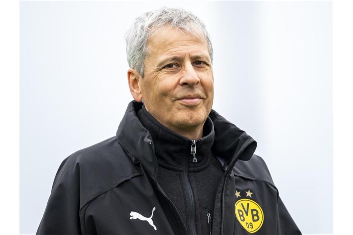 „Bild“: BVB holt britischen Teenager Bellingham Kann sich auf einen neuen Spieler freuen: BVB-Trainer Lucien Favre. Foto: David Inderlied/dpa
