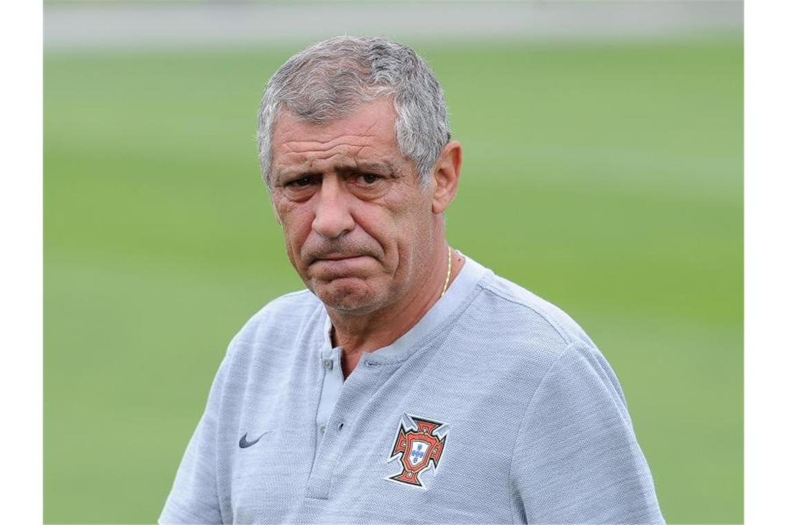 Kann sich die Corona-Infektion von Cristiano Ronaldo nicht erklären: Portugal-Coach Fernando Santos. Foto: Alvaro Isidoro/Atlantico Press via ZUMA Wire/dpa