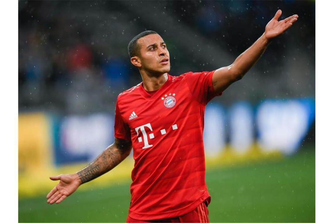 Ein Jahrzehnt Thiago? Flick setzt auf den speziellen Kicker Kann sich ein Karriereende bei den Bayern vorstellen: Mittelfeldgenius Thiago. Foto: Tom Weller/dpa