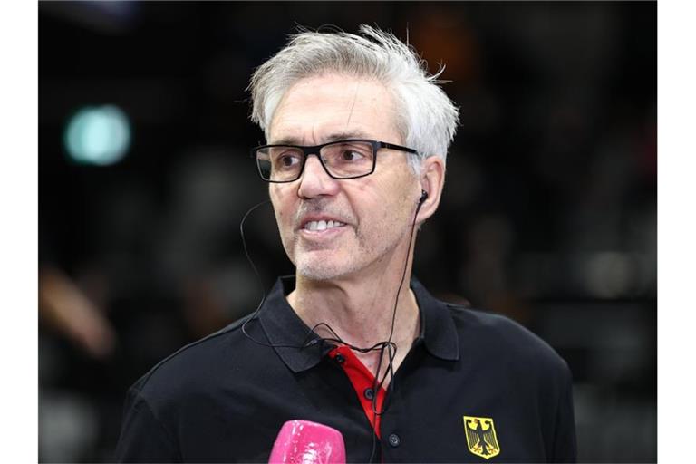 Kann sich über den Sieg der deutschen Basketballer beim WM-Quali-Spiel in Israel freuen: Nationaltrainer Gordon Herbert. Foto: Daniel Karmann/dpa