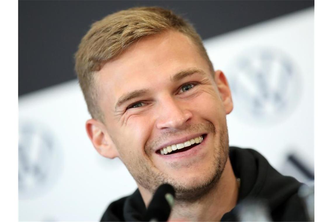 Kimmich kann wieder lachen: „Sehen, ob Bizeps gewachsen ist“ Kann wieder gut lachen: Joshua Kimmich. Foto: Tom Weller/dpa