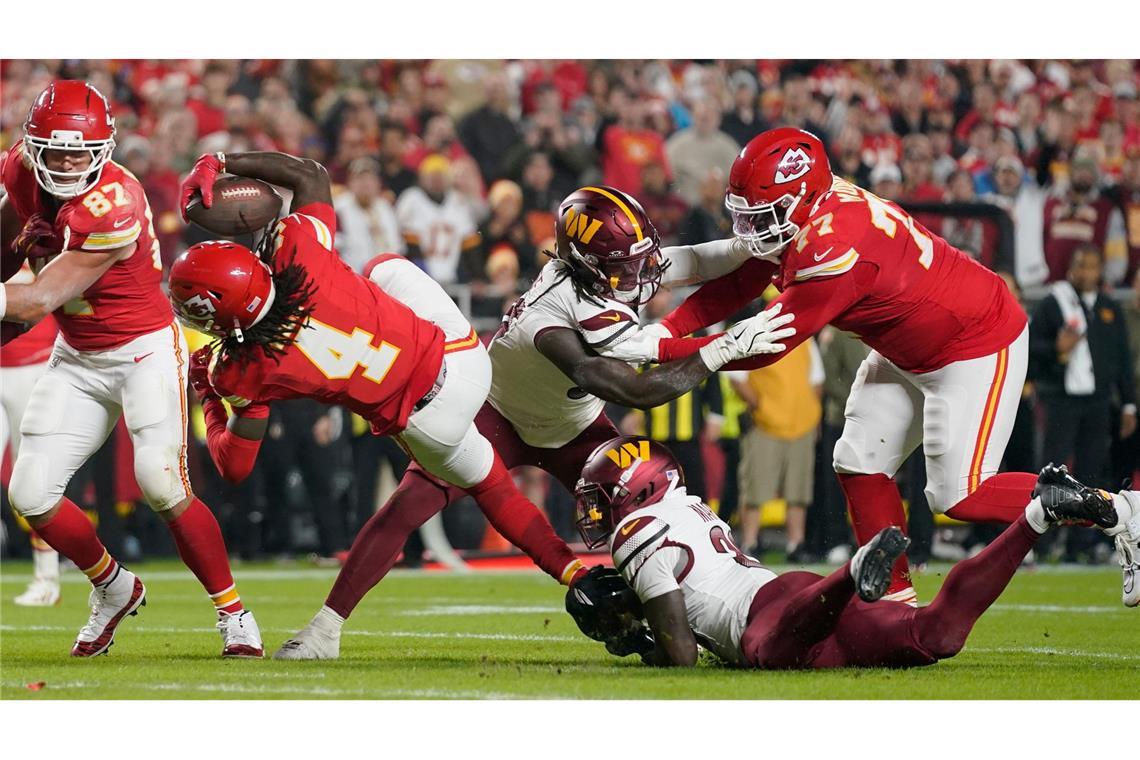 Bilder des Tages Kansas City Chiefs - Washington Commanders: Chiefs-Star Rice knapp an der Endzone