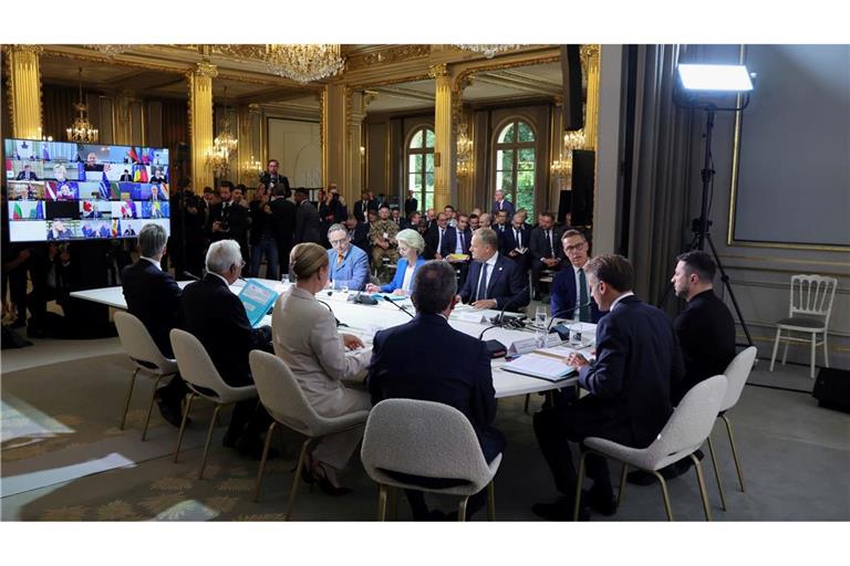 Kanzler Merz nahm per Video an dem Treffen in Paris teil.