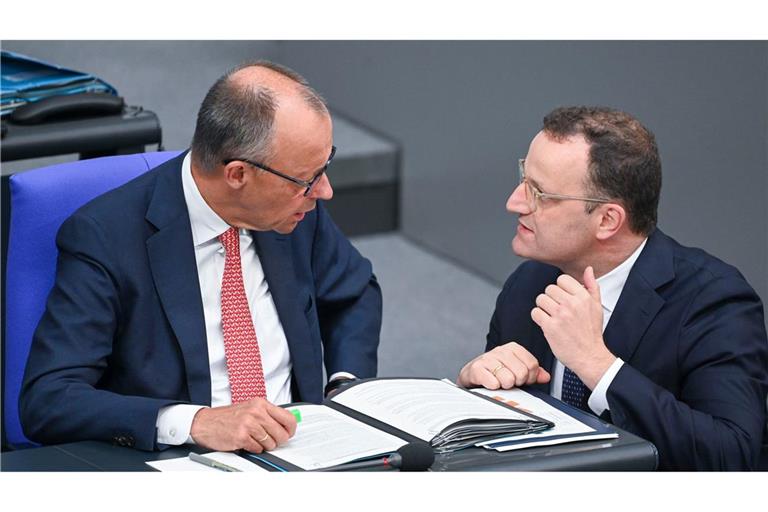 Kanzler Merz stellt sich hinter Unionsfraktionschef Spahn.